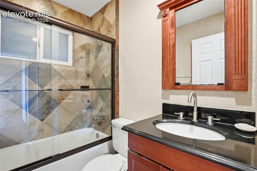 Image 16 of 39: Bathroom