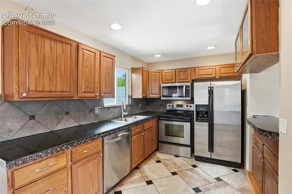 Image 8 of 39: Kitchen