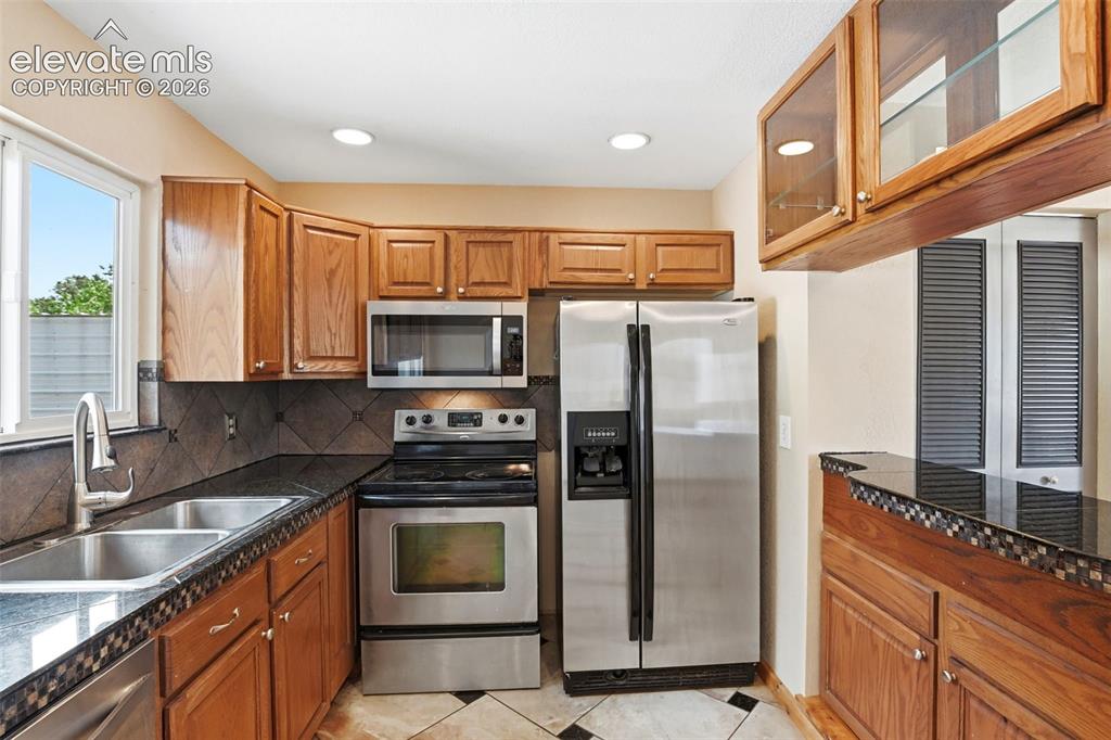 Image 9 of 39: Kitchen