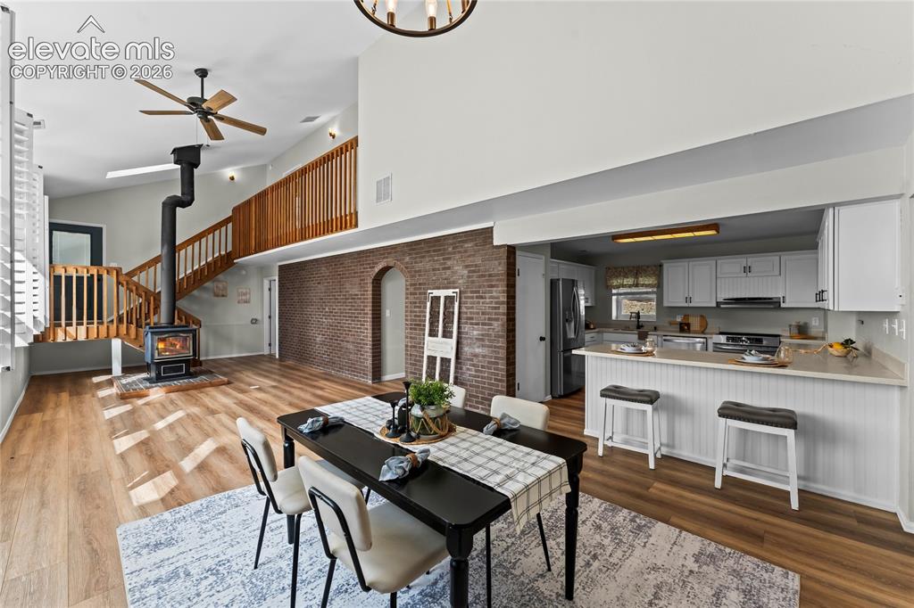 Image 12 of 46: Dining Area