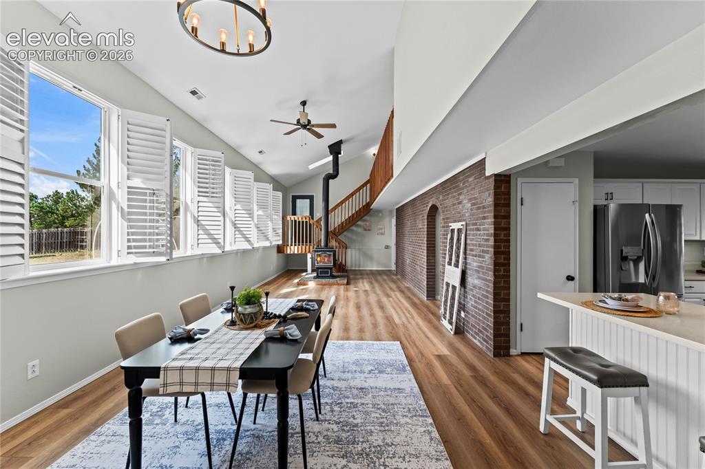 Image 13 of 46: Dining Area