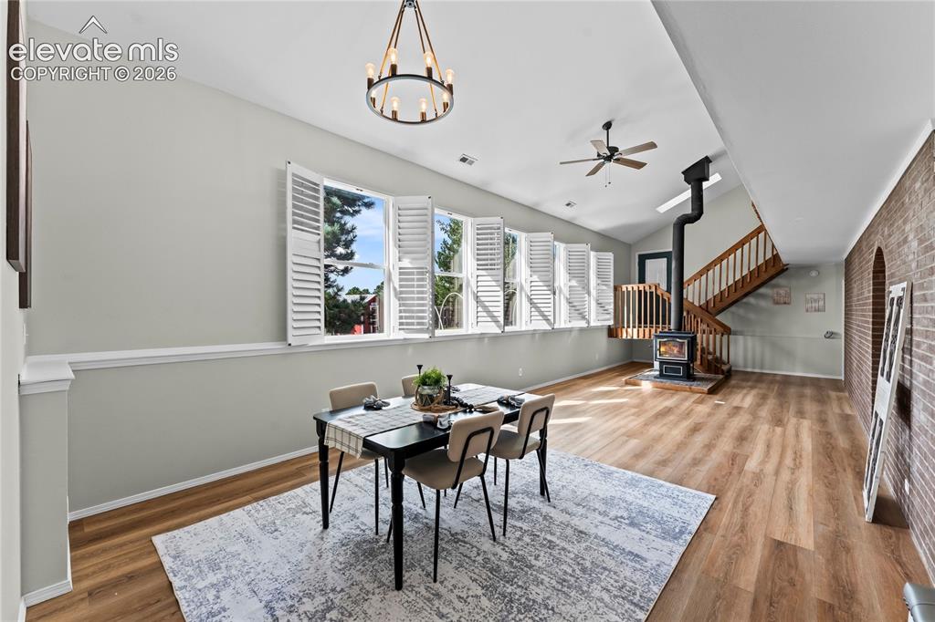 Image 14 of 46: Dining Area