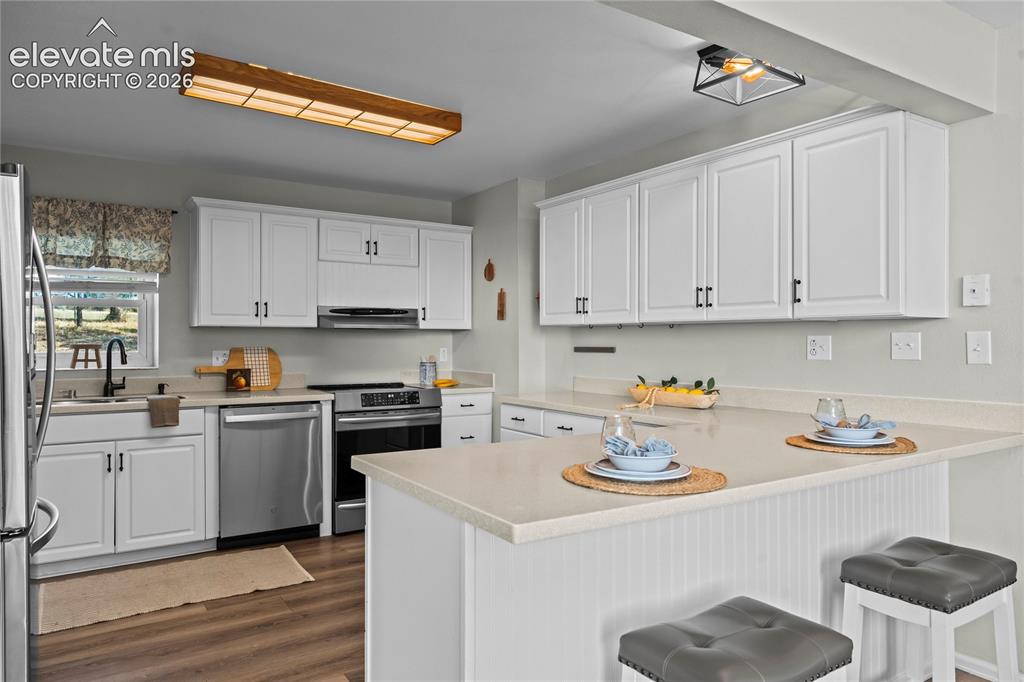 Image 15 of 46: Kitchen
