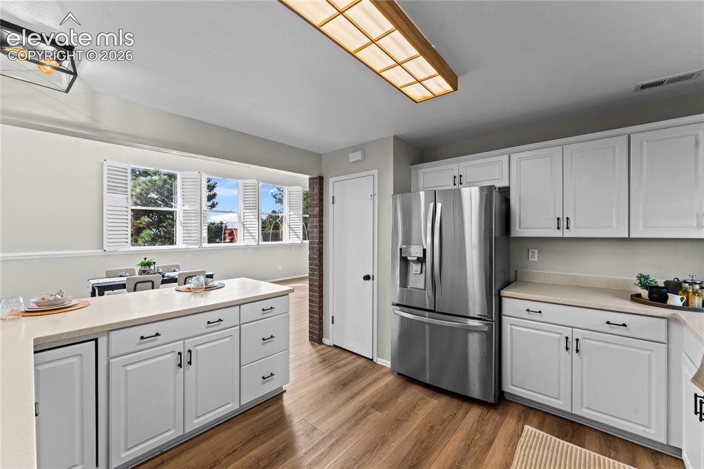 Image 18 of 46: Kitchen