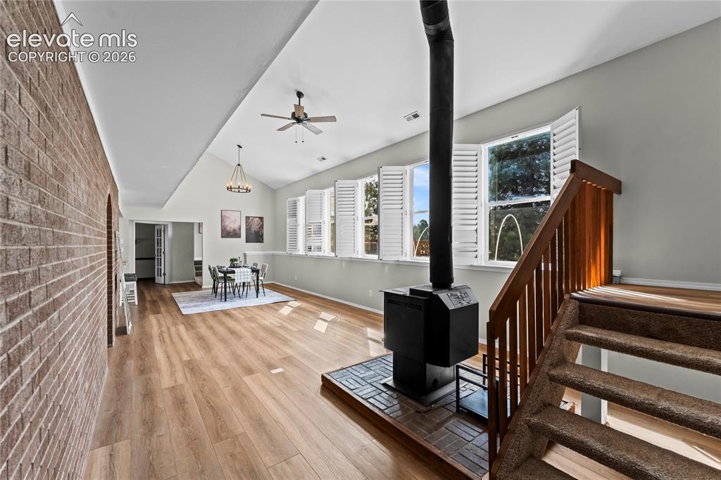 Image 19 of 46: Living Room