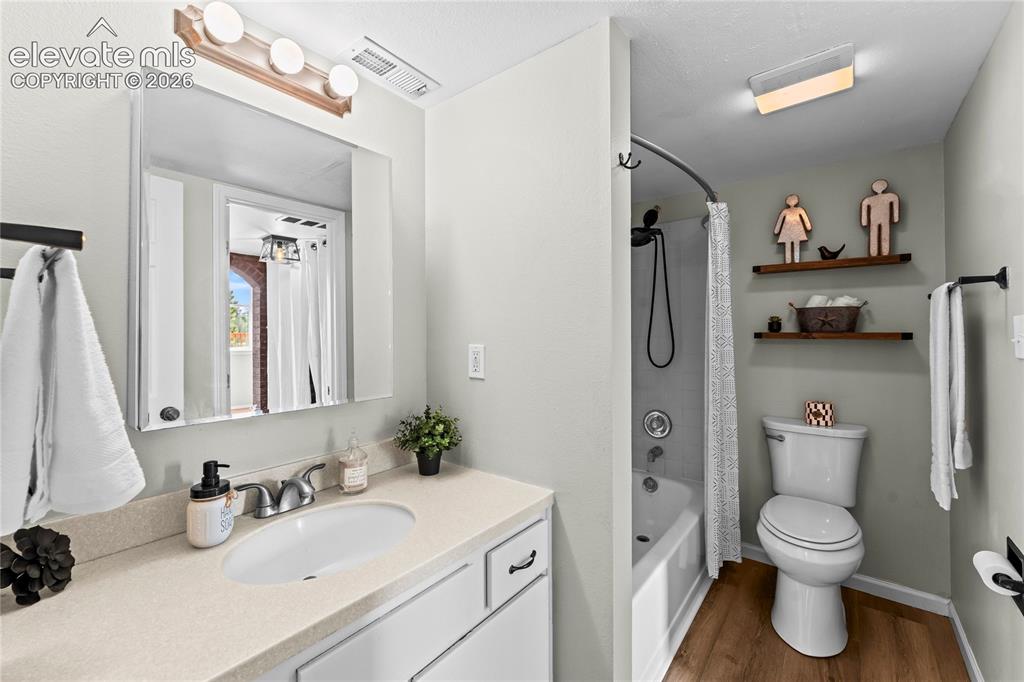 Image 22 of 46: Master Bathroom