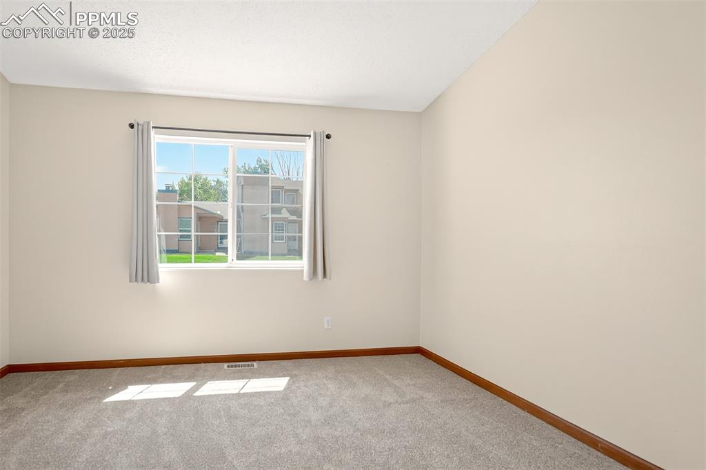 Image 17 of 23: Plenty of natural light in the secondary bedroom!