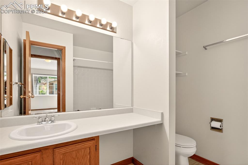 Image 19 of 23: Full hallway bathroom is just a few steps away from the second bedroom.