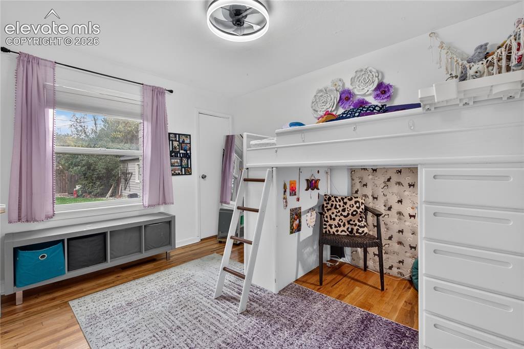 Image 12 of 25: Bedroom