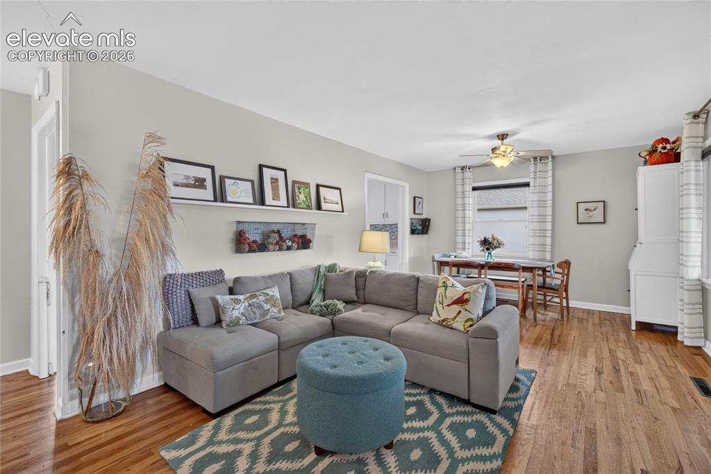 Image 5 of 25: Living Room