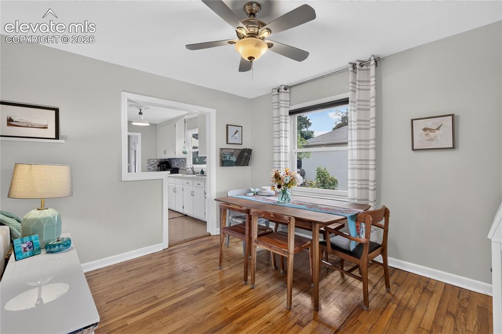 Image 7 of 25: Dining Area