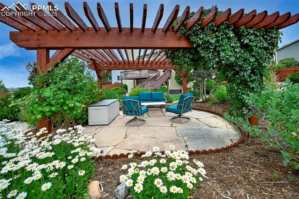 Image 36 of 50: Patio