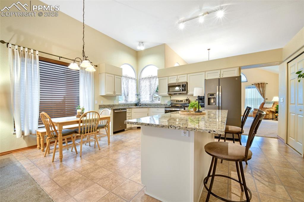 Image 8 of 50: Kitchen