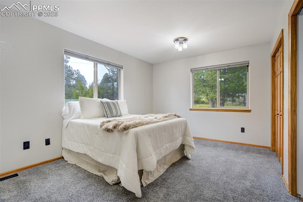 Image 13 of 40: Bedroom