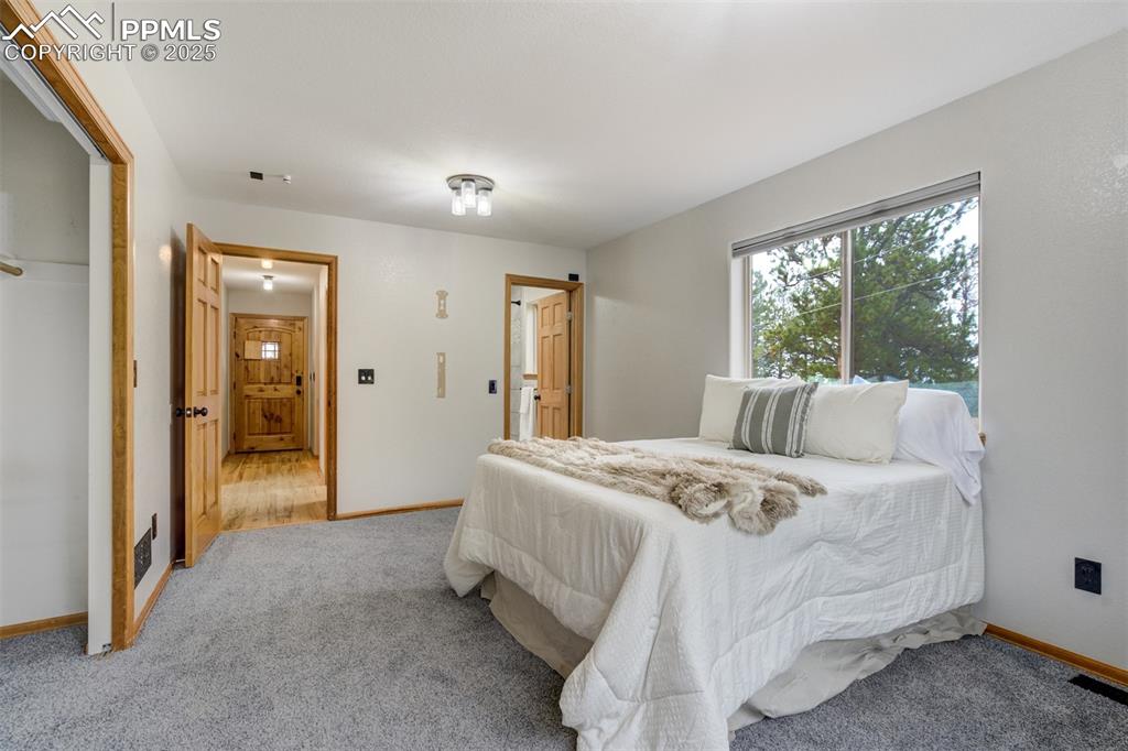 Image 14 of 40: Bedroom