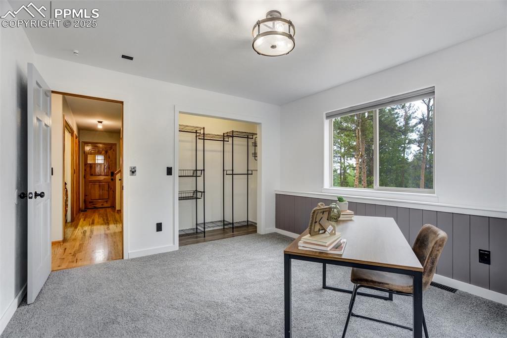 Image 24 of 40: Office