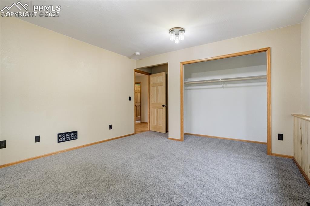 Image 26 of 40: Bedroom