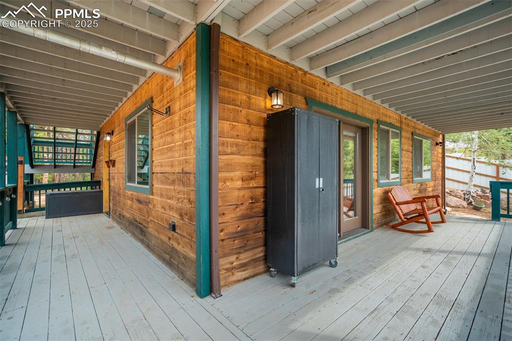 Image 30 of 40: Deck