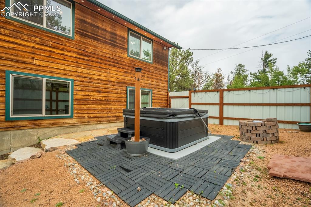 Image 34 of 40: Patio