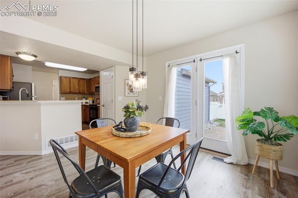 Image 15 of 47: Dining Area