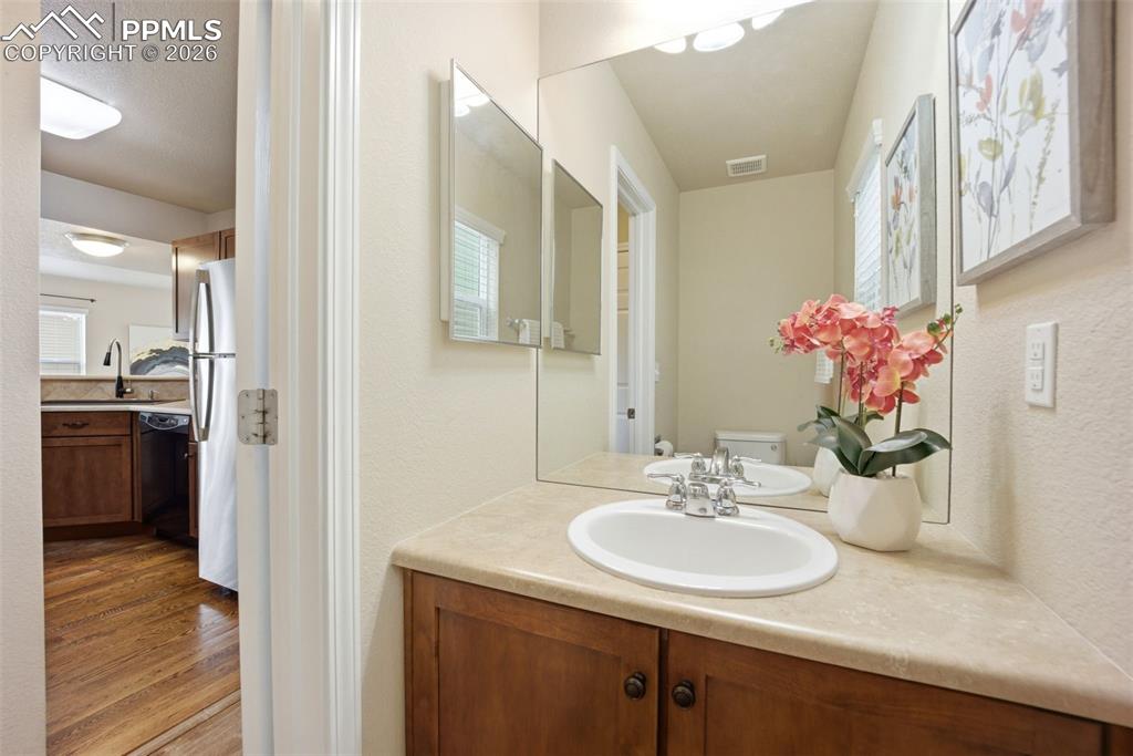 Image 20 of 47: Bathroom