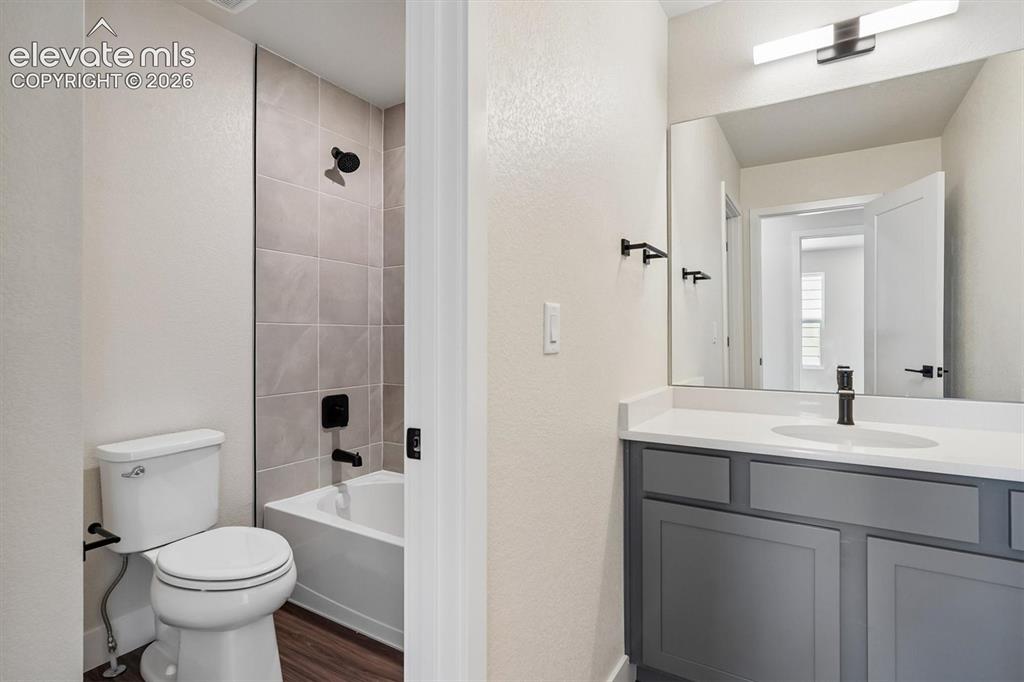 Image 15 of 28: Bathroom