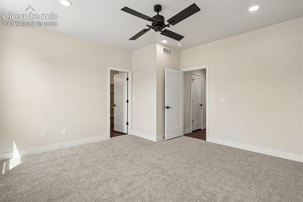Image 17 of 28: Bedroom