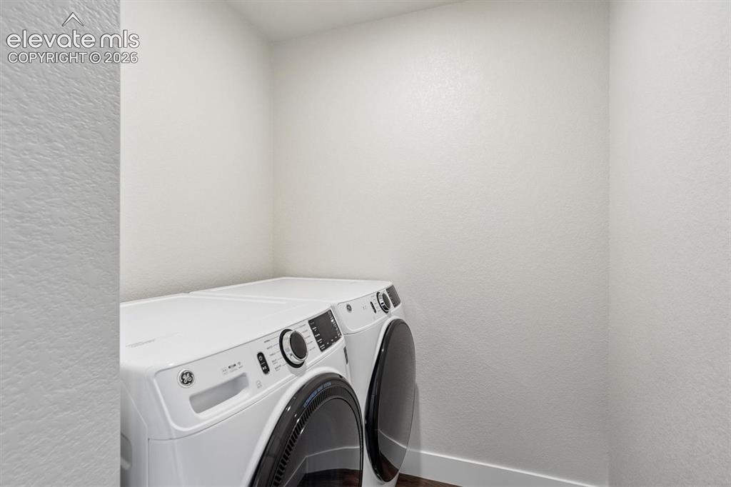 Image 24 of 28: Laundry