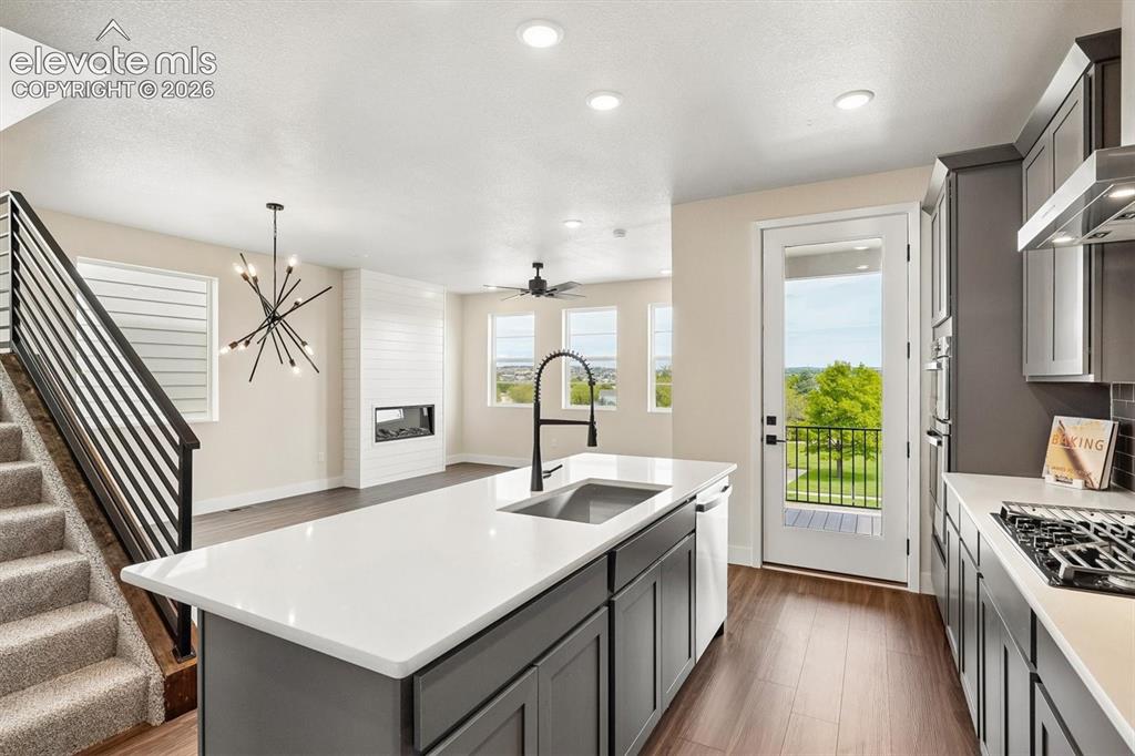 Image 5 of 28: Kitchen