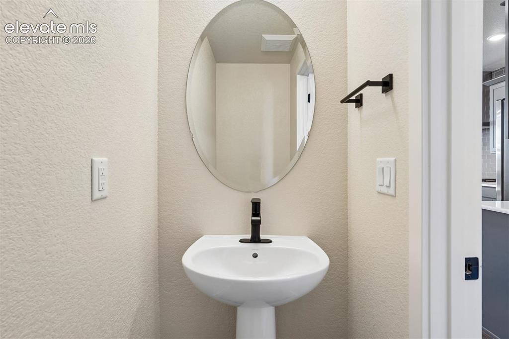 Image 9 of 28: Bathroom