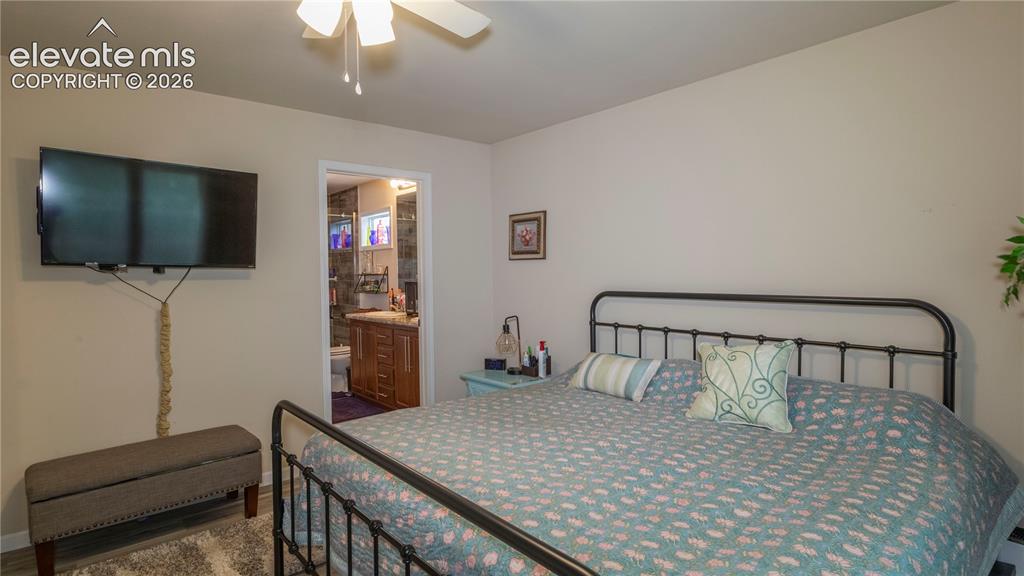 Image 12 of 27: Bedroom