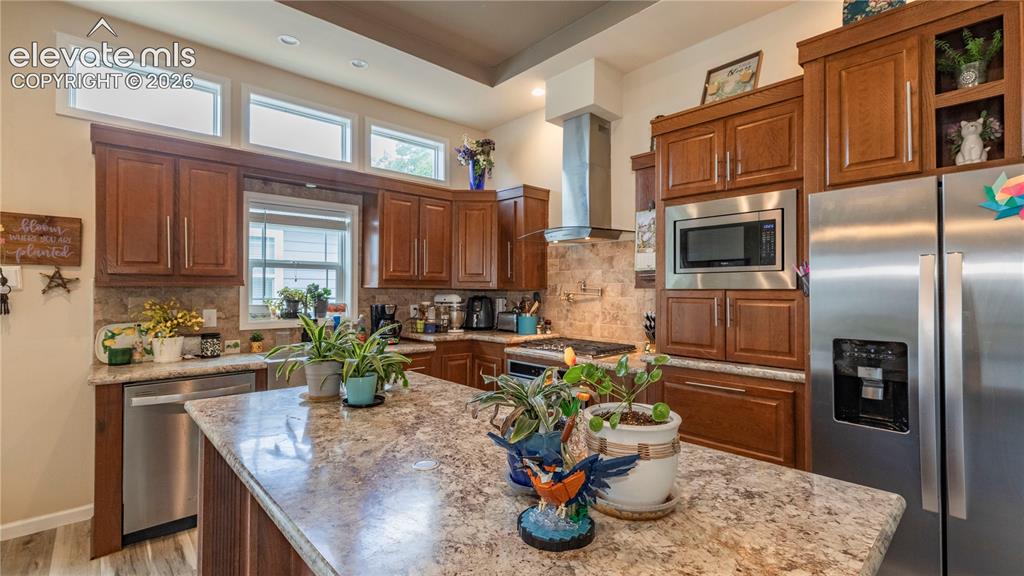 Image 5 of 27: Kitchen