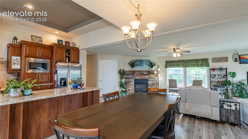 Image 7 of 27: Dining Area