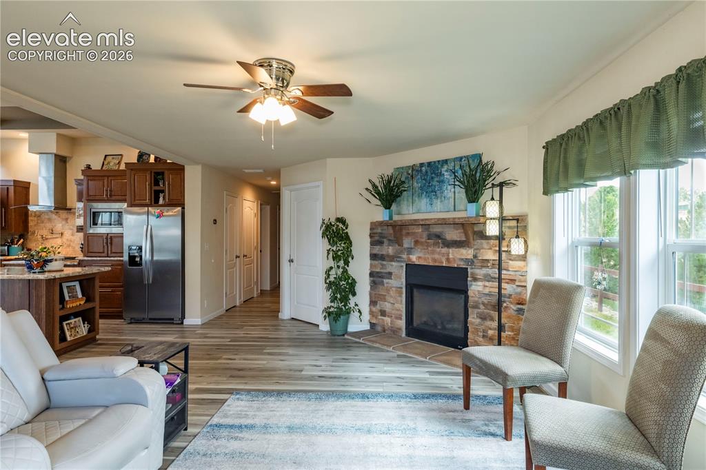 Image 9 of 27: Living Room