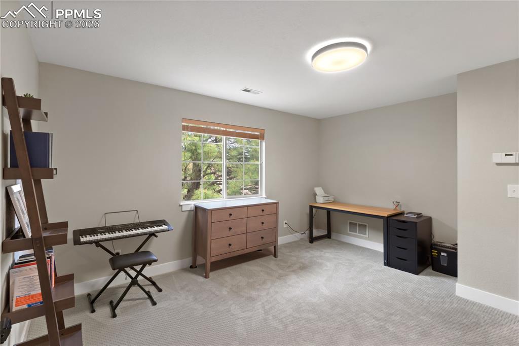 Image 19 of 40: Bedroom