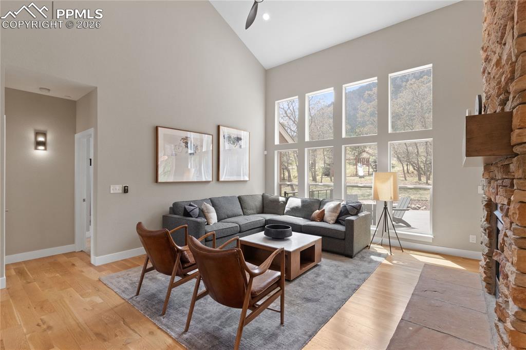 Image 6 of 40: Living Room