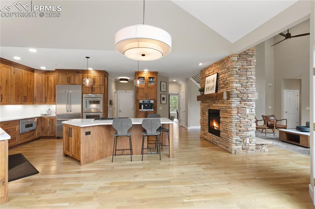 Image 9 of 40: Breakfast Area