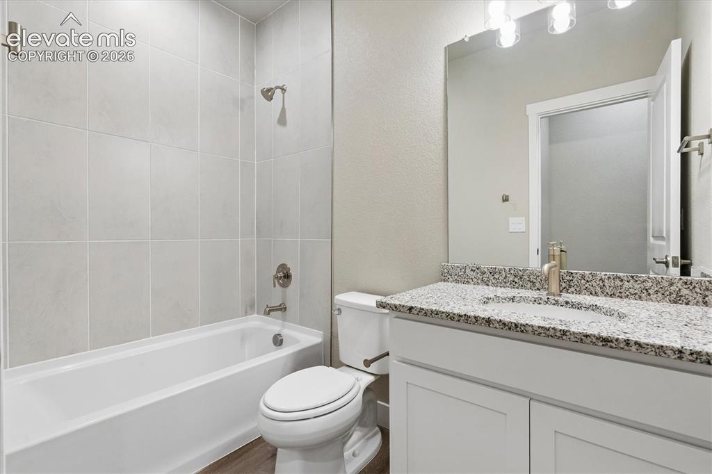 Image 16 of 23: Bathroom