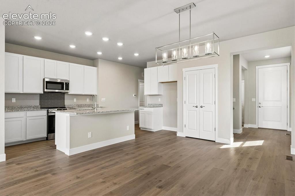 Image 5 of 23: Kitchen