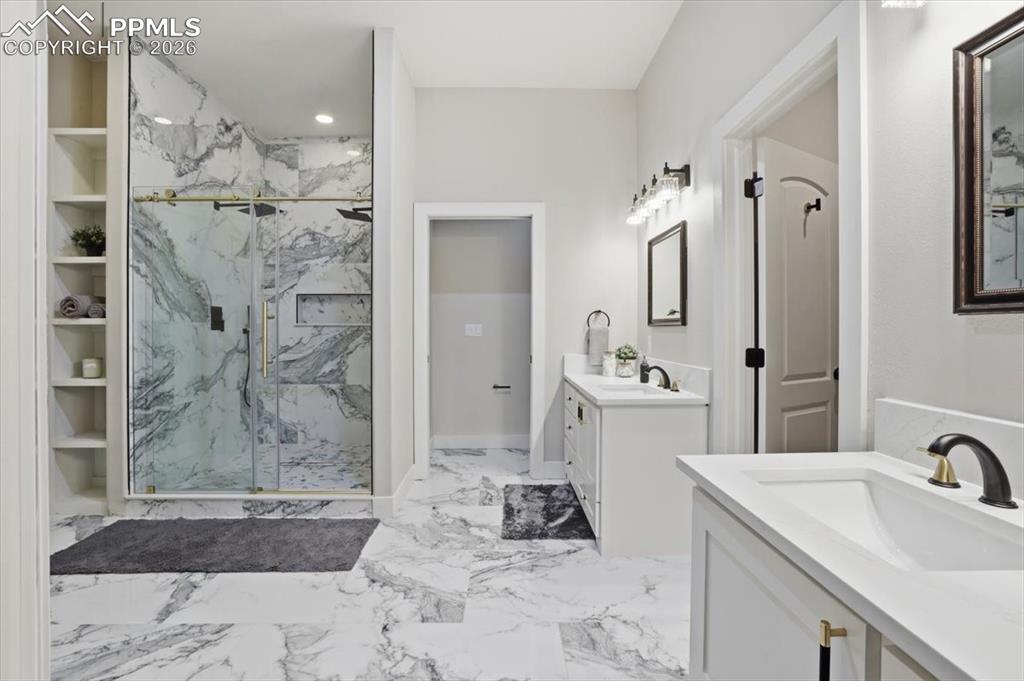 Image 18 of 50: Bathroom