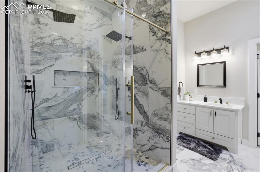 Image 20 of 50: Bathroom