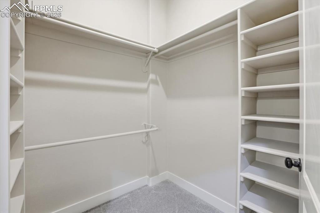 Image 22 of 50: Closet