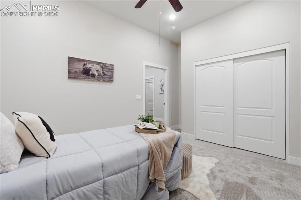 Image 26 of 50: Bedroom