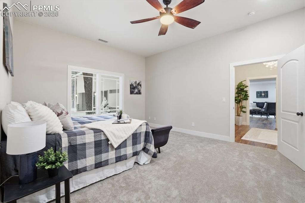 Image 28 of 50: Bedroom