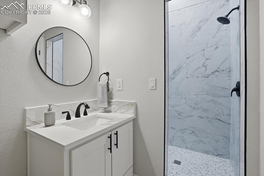 Image 31 of 50: Bathroom