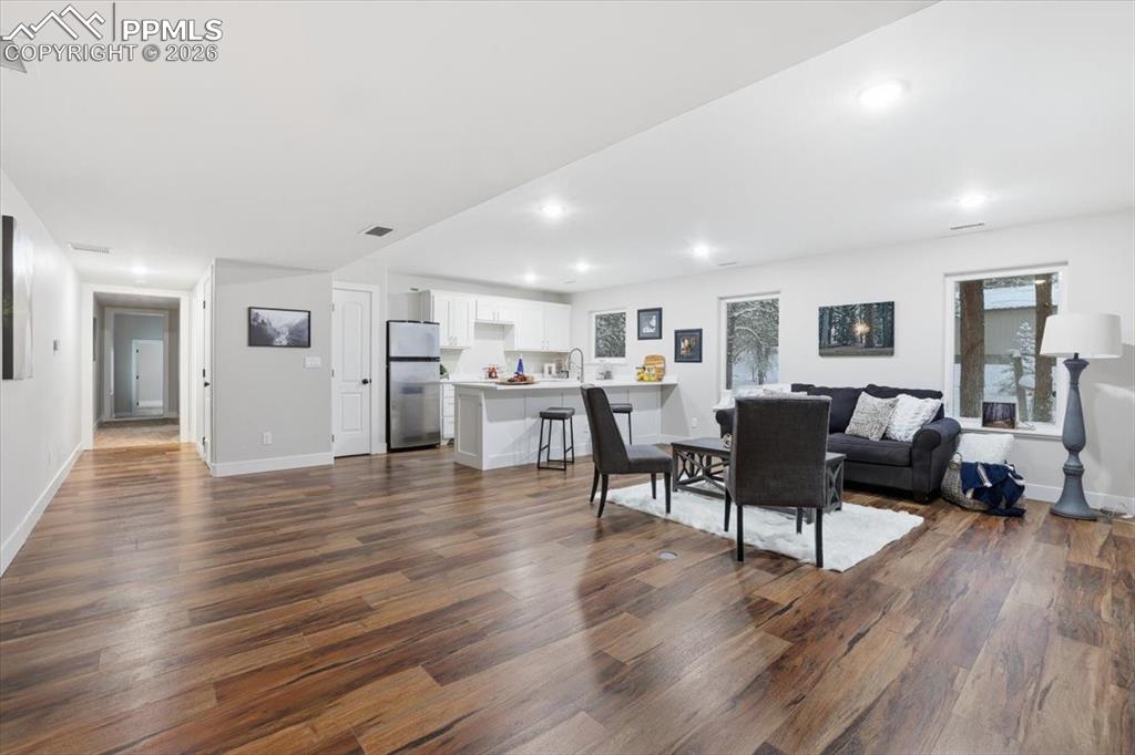 Image 37 of 50: Living Room