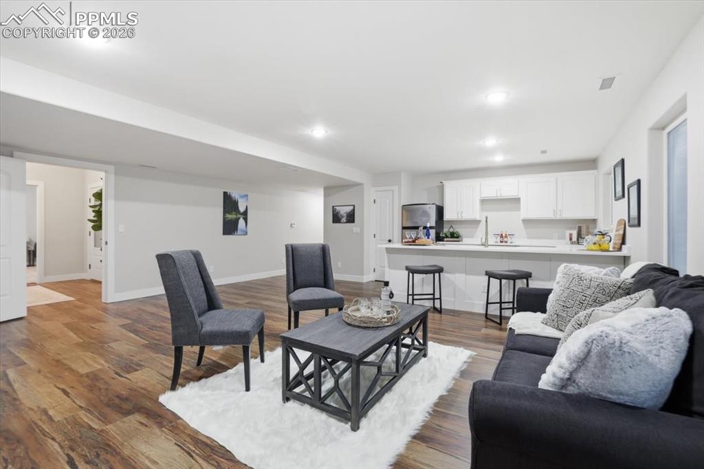 Image 38 of 50: Living Room