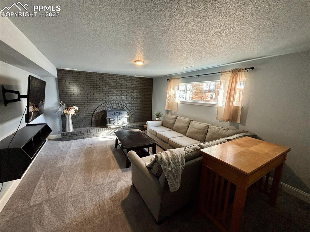 Image 19 of 28: Living Room