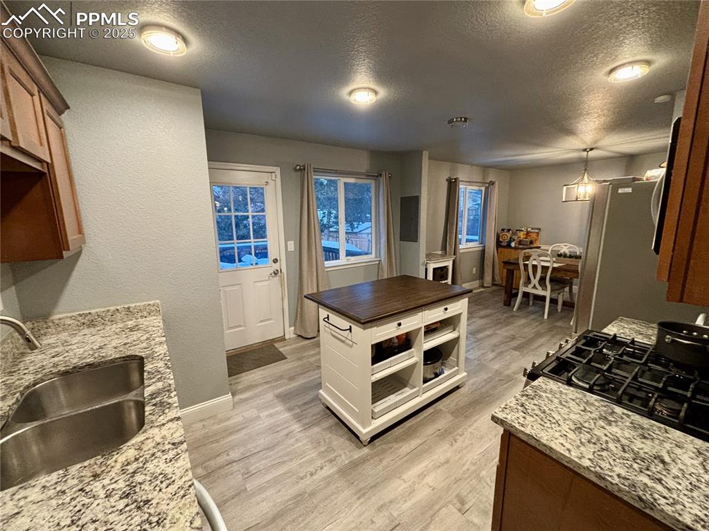 Image 2 of 28: Kitchen