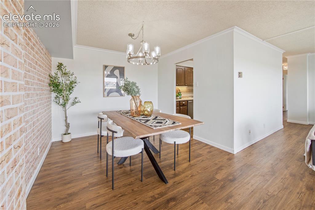 Image 10 of 31: Dining Area